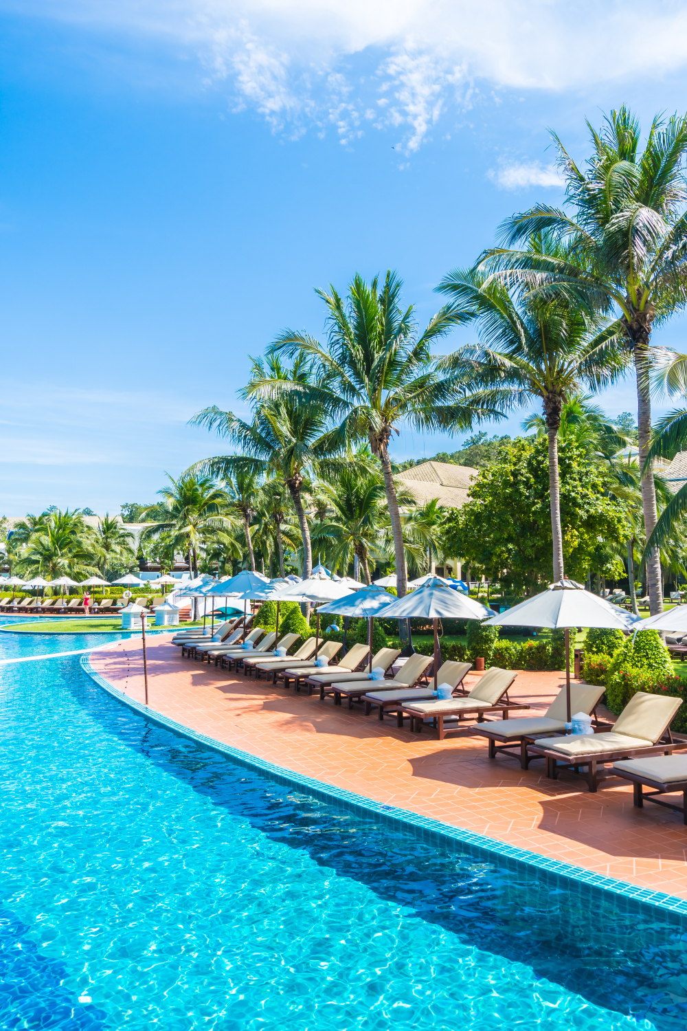 Vacanza in hotel con piscina e lettini